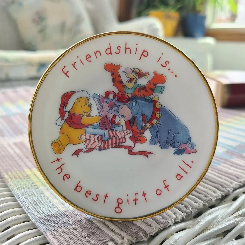 Vintage Hallmark Keepsake Ornament Gift Of Friendship Winnie The Pooh 1997